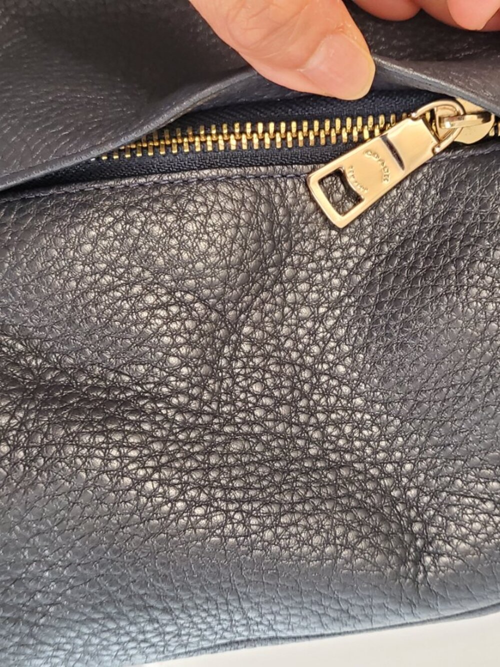 42. COACH dark navy pebbled hobo zip top shoulder bag gold hardware - Picture 12 of 12